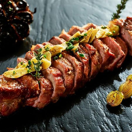 Crowne Plaza Porto By Ihg Hotell Exteriör bild A pork tenderloin