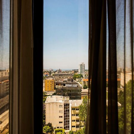 Crowne Plaza Porto By Ihg Hotell Exteriör bild View from the window of a cell at the prison