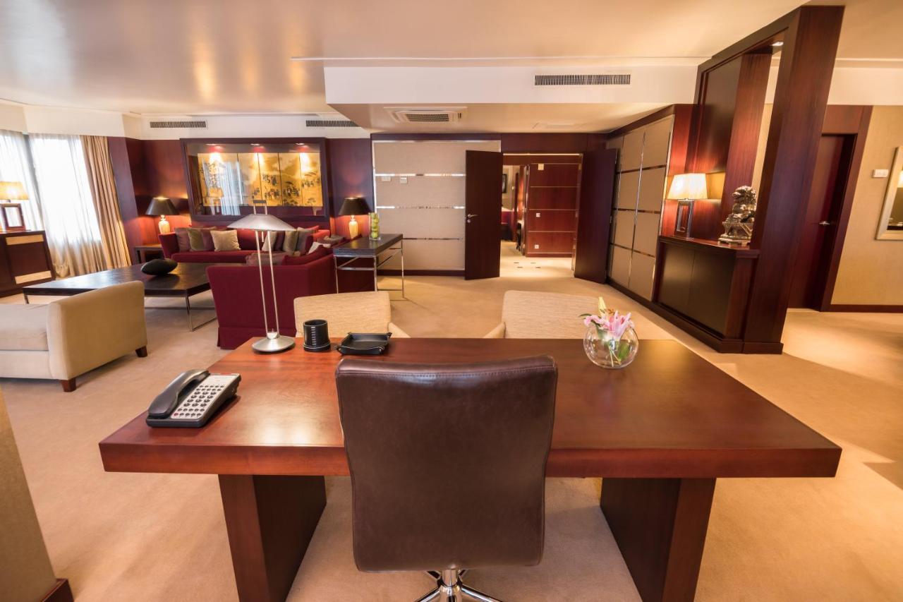 Crowne Plaza Porto By Ihg Hotell Exteriör bild A suite at the InterContinental