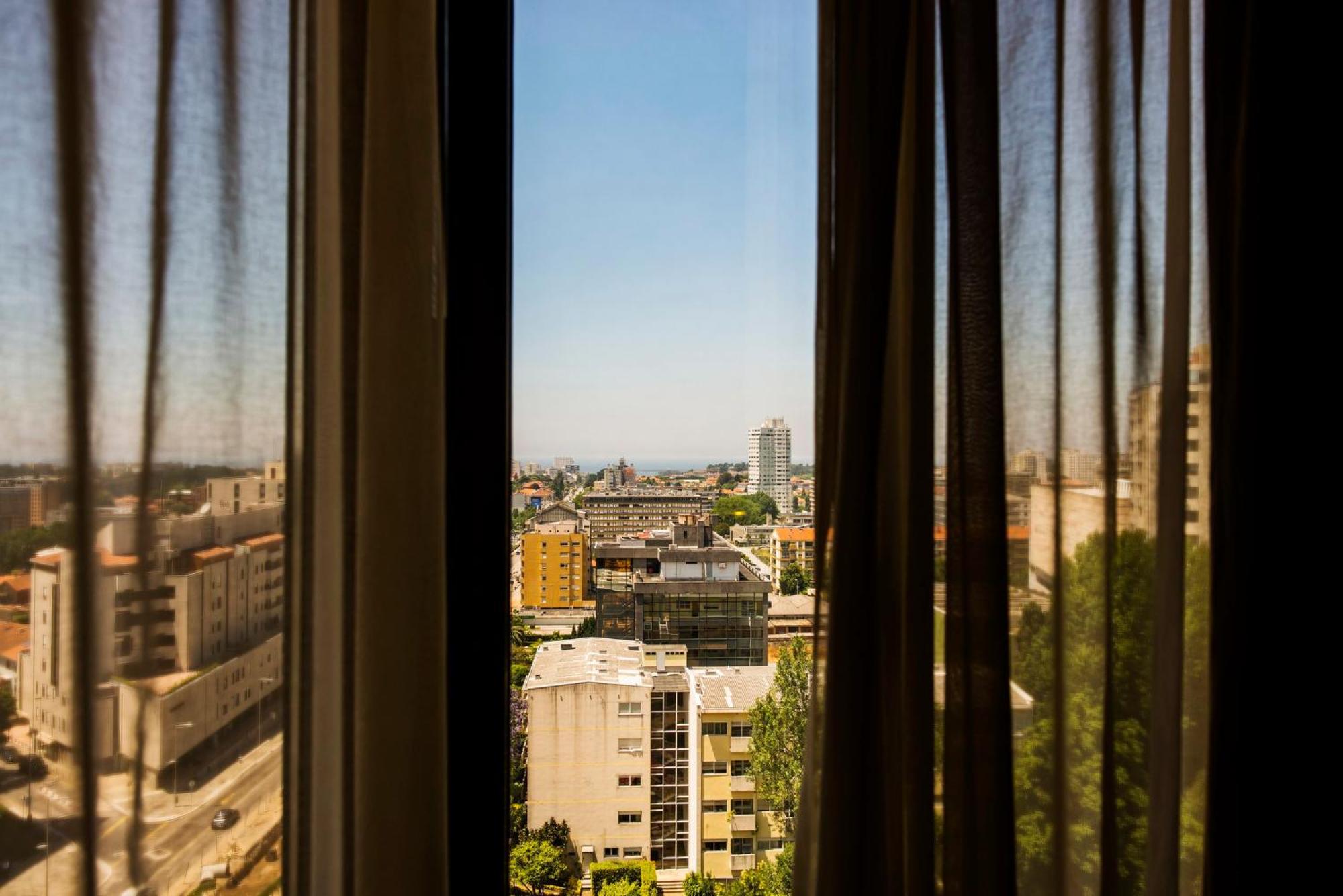 Crowne Plaza Porto By Ihg Hotell Exteriör bild View from the window of a cell at the prison