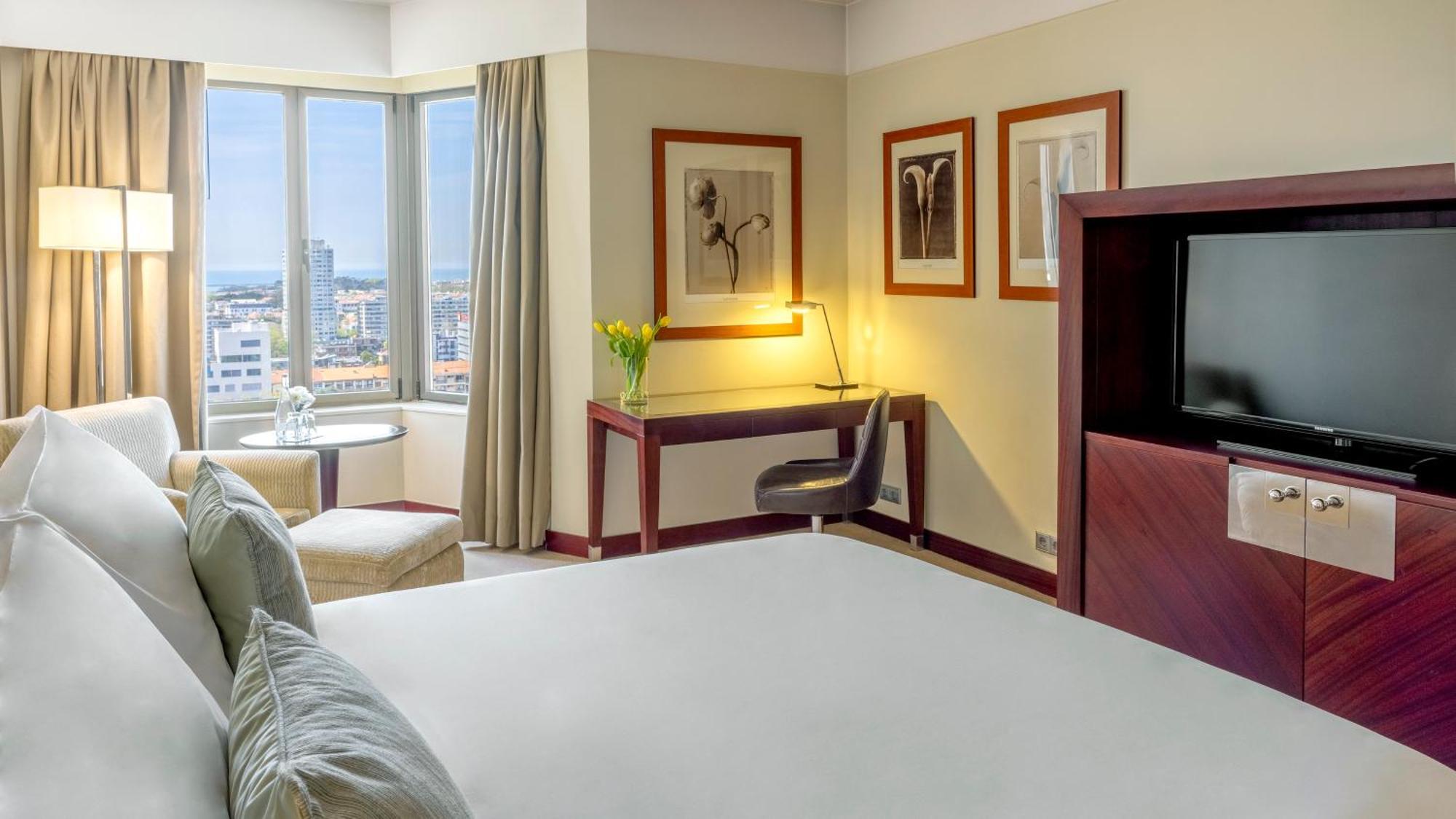 Crowne Plaza Porto By Ihg Hotell Exteriör bild A room at the hotel