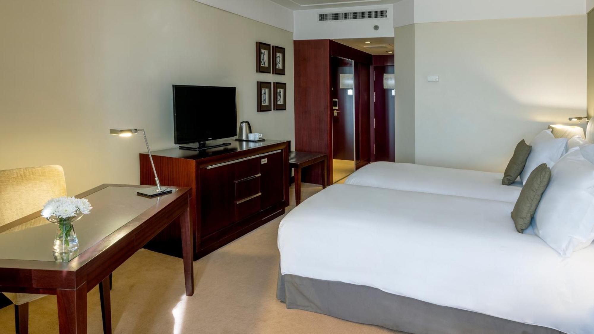 Crowne Plaza Porto By Ihg Hotell Exteriör bild A room at the hotel