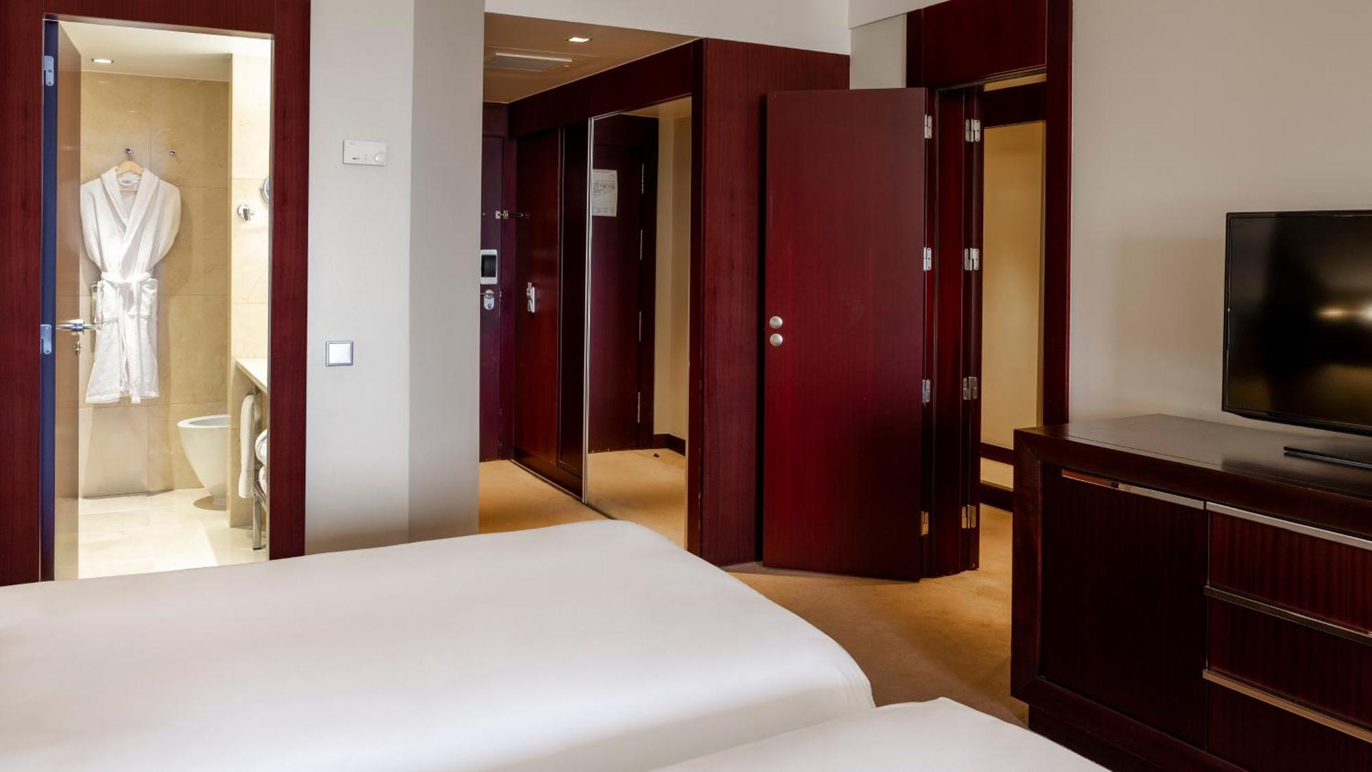 Crowne Plaza Porto By Ihg Hotell Exteriör bild A room at the hotel