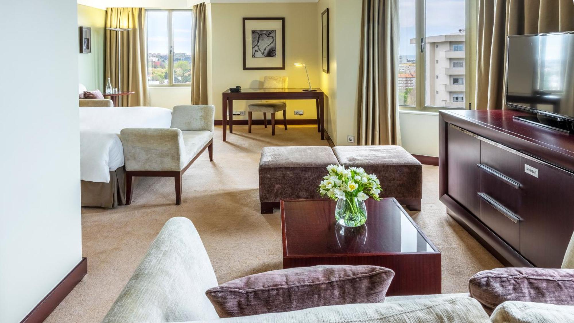 Crowne Plaza Porto By Ihg Hotell Exteriör bild Suite at the Hotel