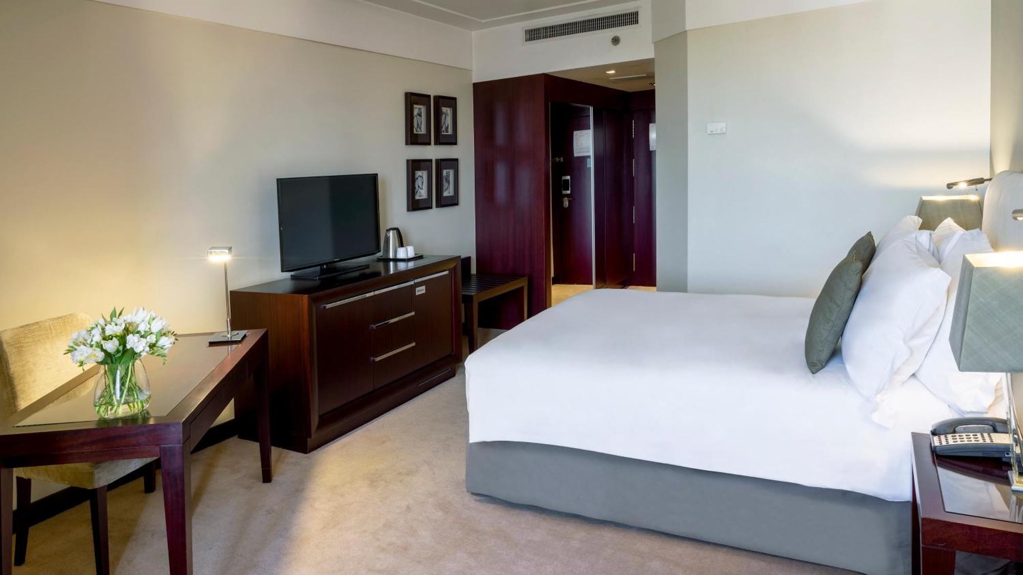 Crowne Plaza Porto By Ihg Hotell Exteriör bild A room at the hotel