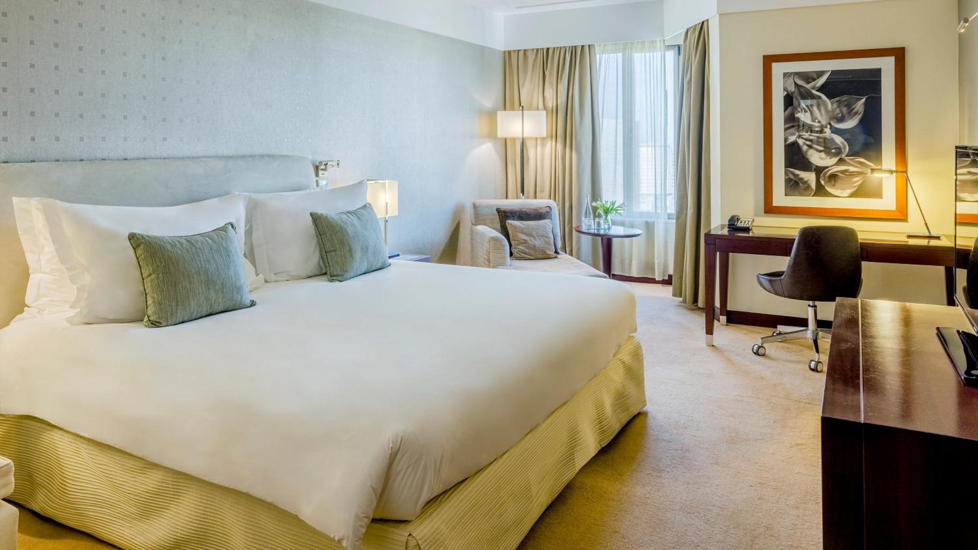 Crowne Plaza Porto By Ihg Hotell Exteriör bild A room at the InterContinental London Park Lane