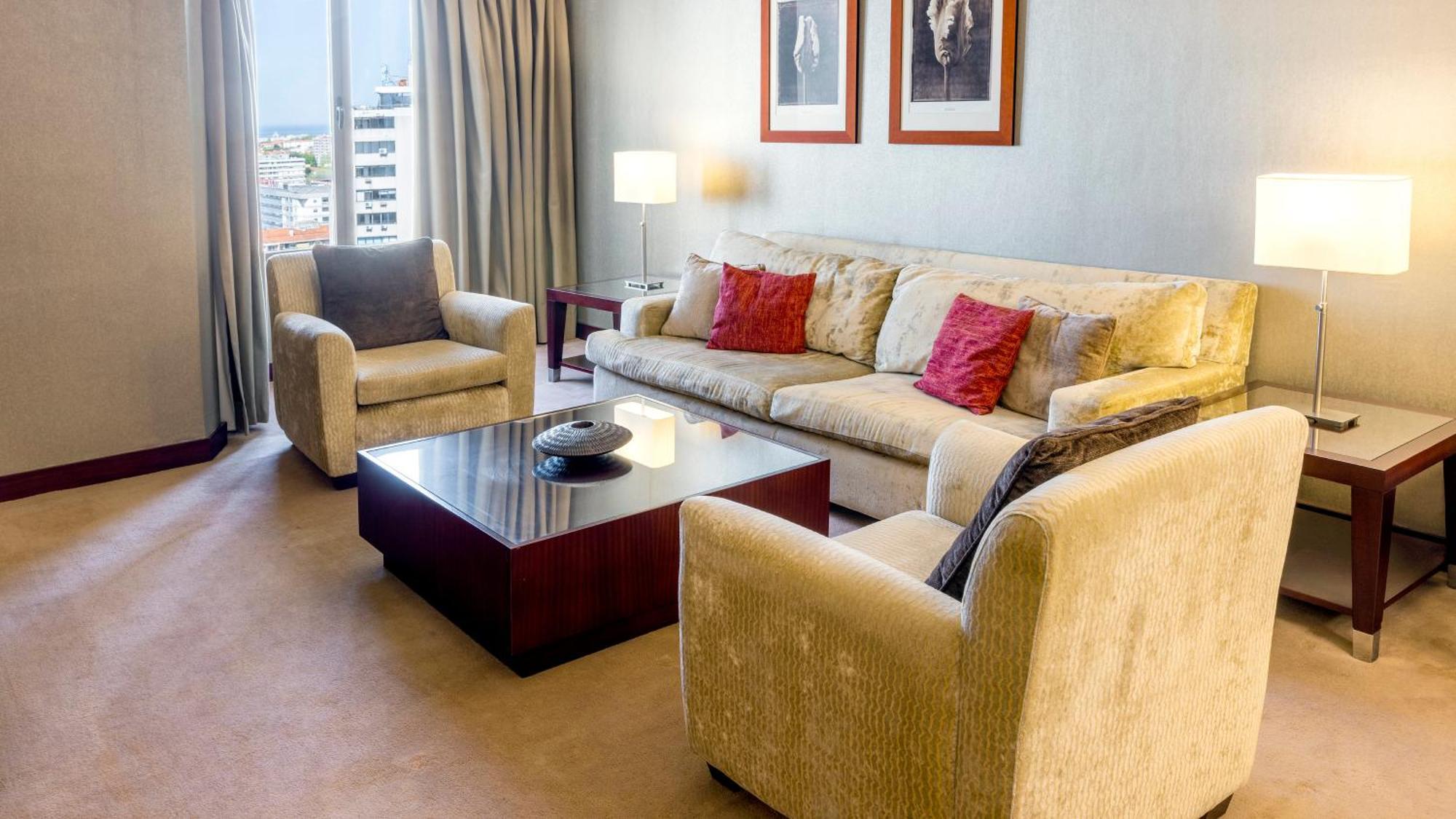 Crowne Plaza Porto By Ihg Hotell Exteriör bild A living room