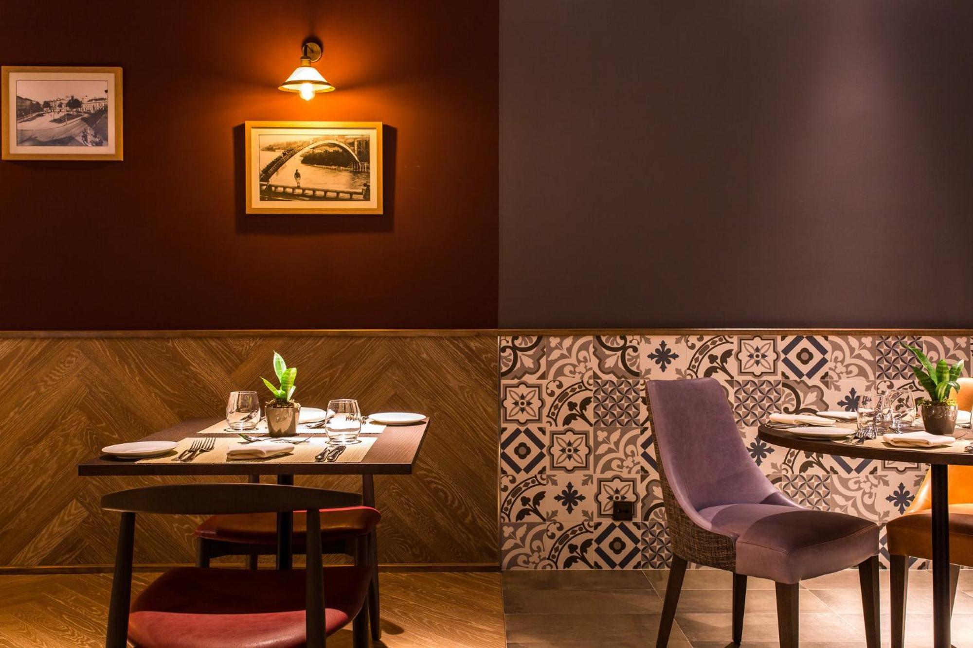 Crowne Plaza Porto By Ihg Hotell Exteriör bild Interior of the restaurant